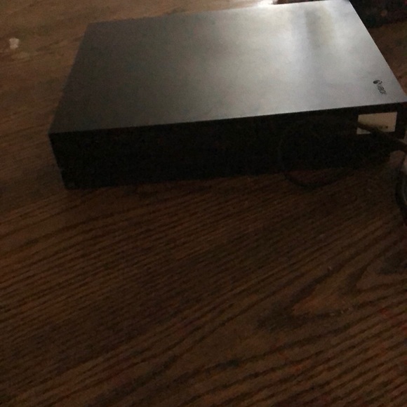 A Xbox one x - Picture 2 of 2